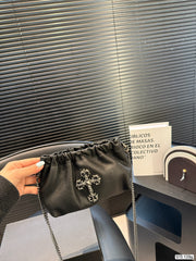 Chrome Hearts This black pleated cloud bag is made of soft PU material.