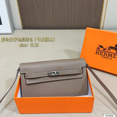 Leather Hermès Kelly handbag with box