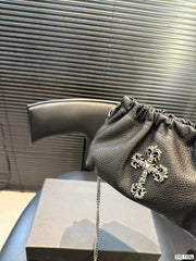 Chrome Hearts This black pleated cloud bag is made of soft PU material.
