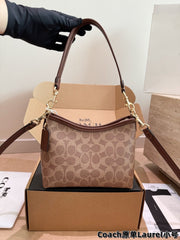 Coach bag |  The mini hobo bag is just too adorable!